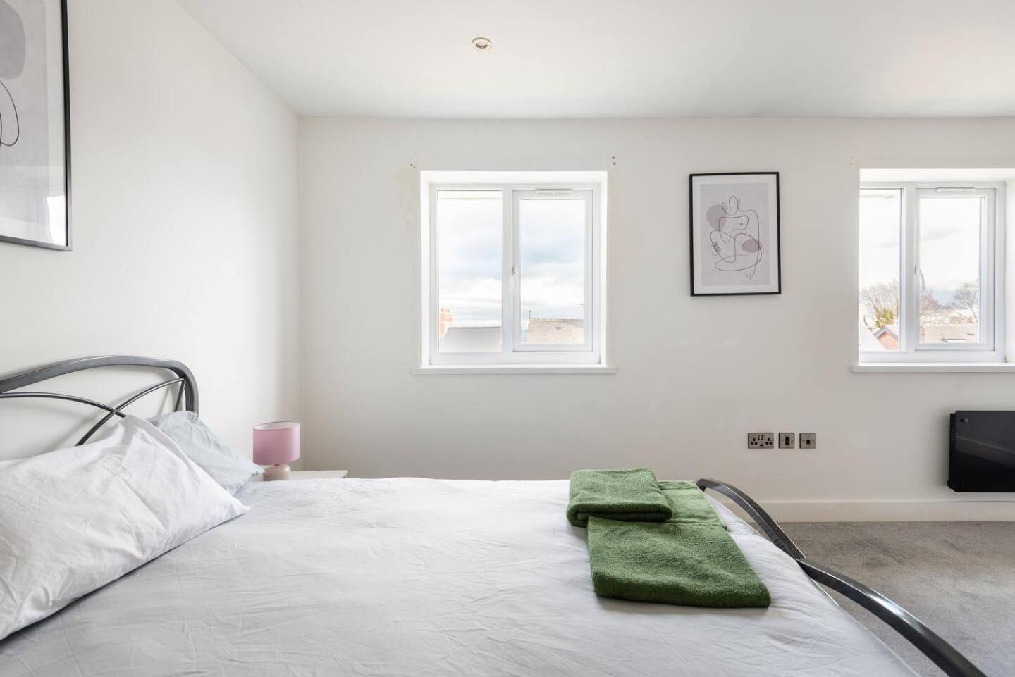 Апартаменты Luxurious 3-Bed Penthouse In Sheffield Handsworth Экстерьер фото