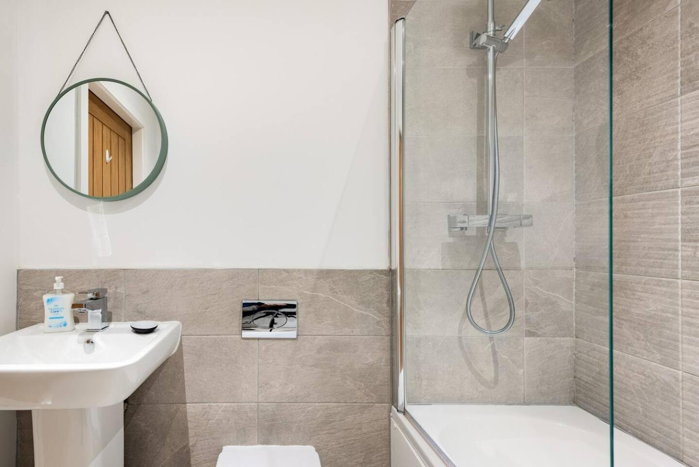 Апартаменты Luxurious 3-Bed Penthouse In Sheffield Handsworth Экстерьер фото