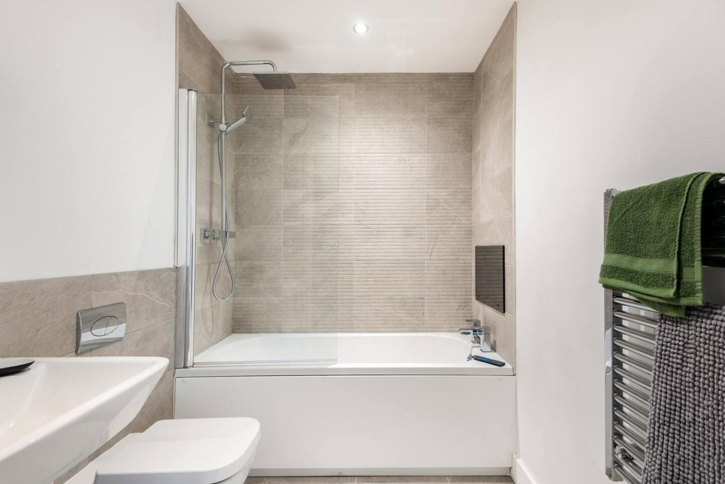 Апартаменты Luxurious 3-Bed Penthouse In Sheffield Handsworth Экстерьер фото